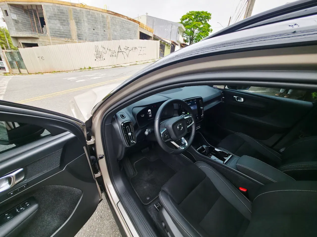 Volvo XC40 Recharge - Imagem 13