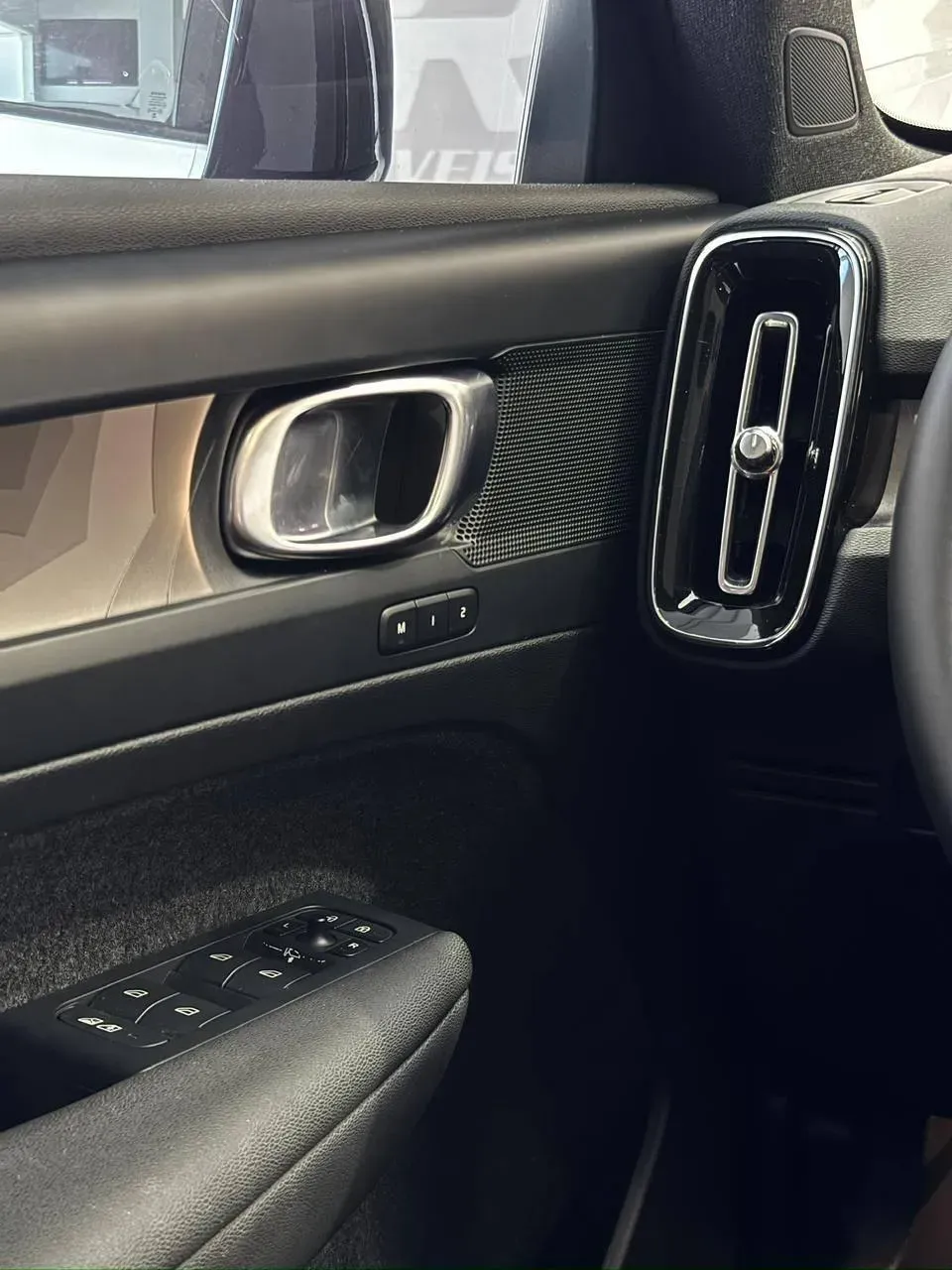 Volvo C40 Recharge - Imagem 14