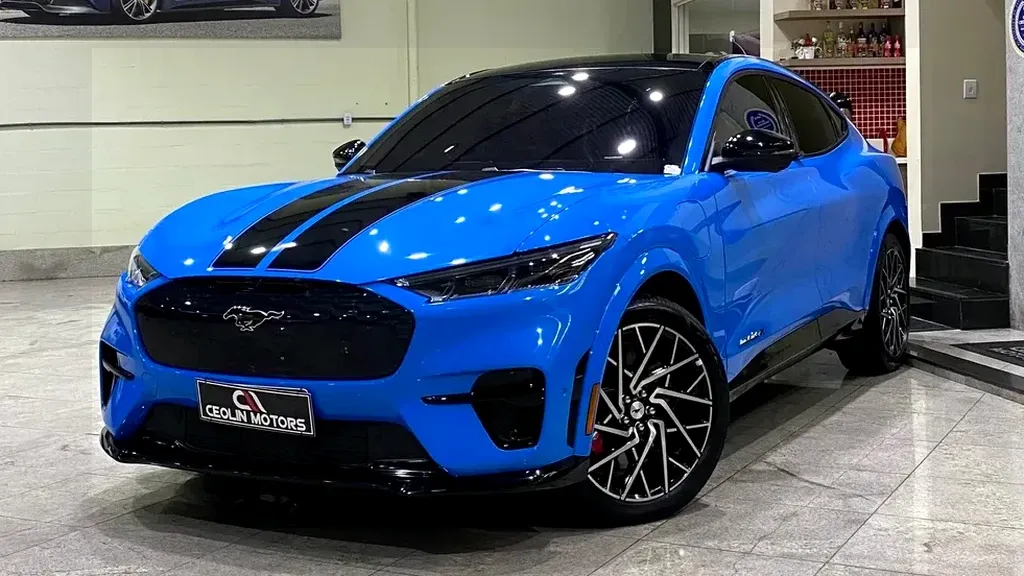 Foto de um ford mustang mach-e