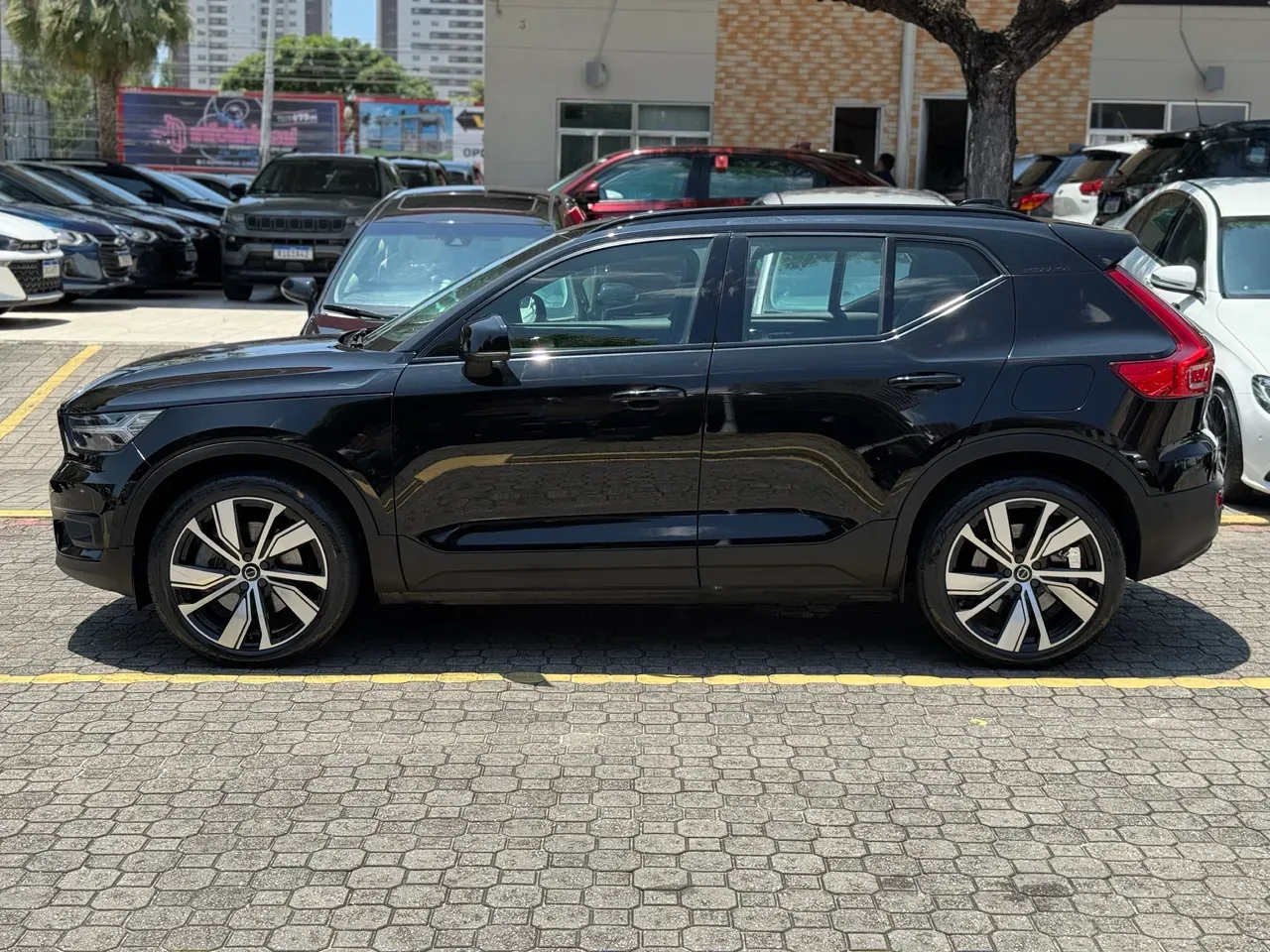 Volvo XC40 Recharge - Imagem 3