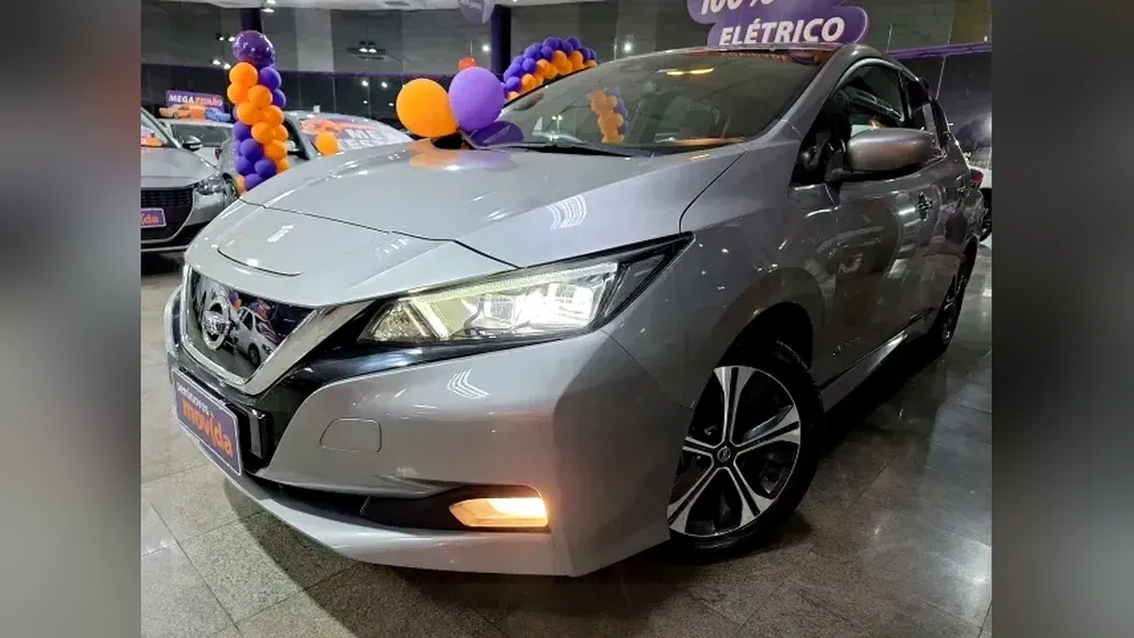 Foto de um nissan leaf