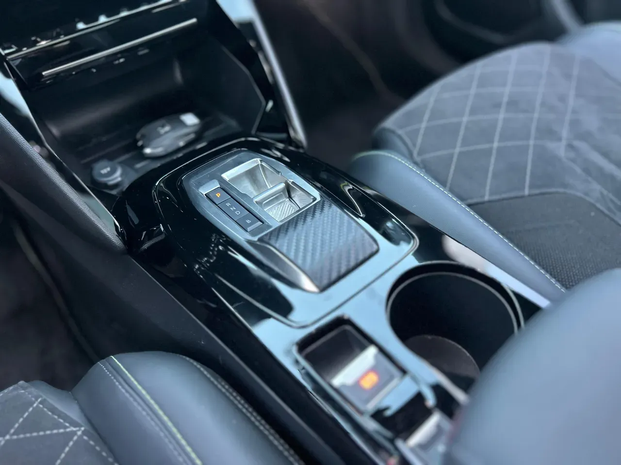 Peugeot E-208 - Imagem 13