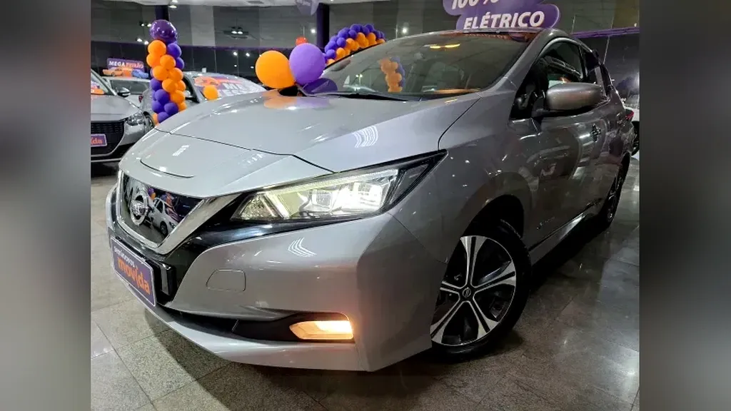 Foto de um nissan leaf