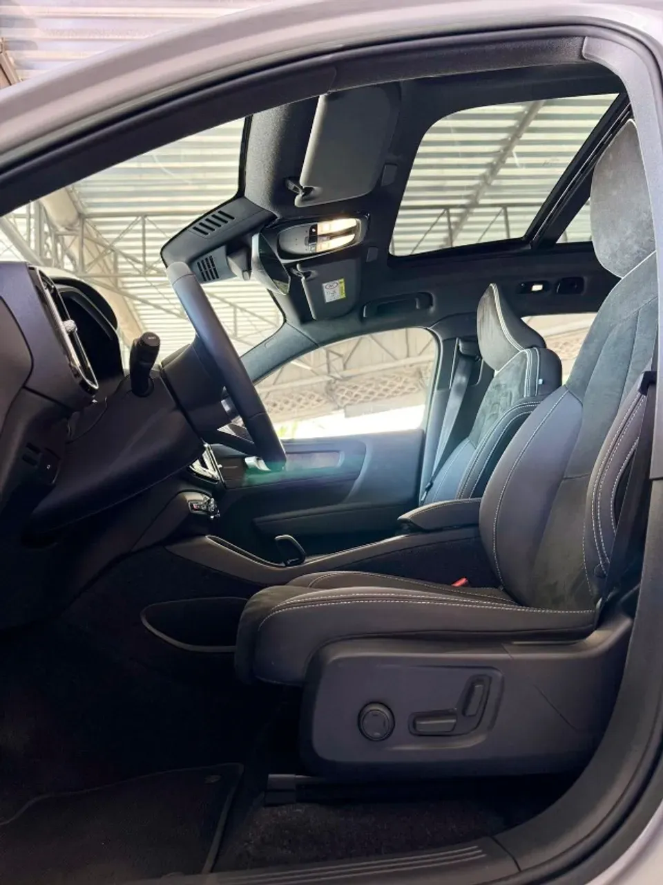 Volvo XC40 Recharge - Imagem 13