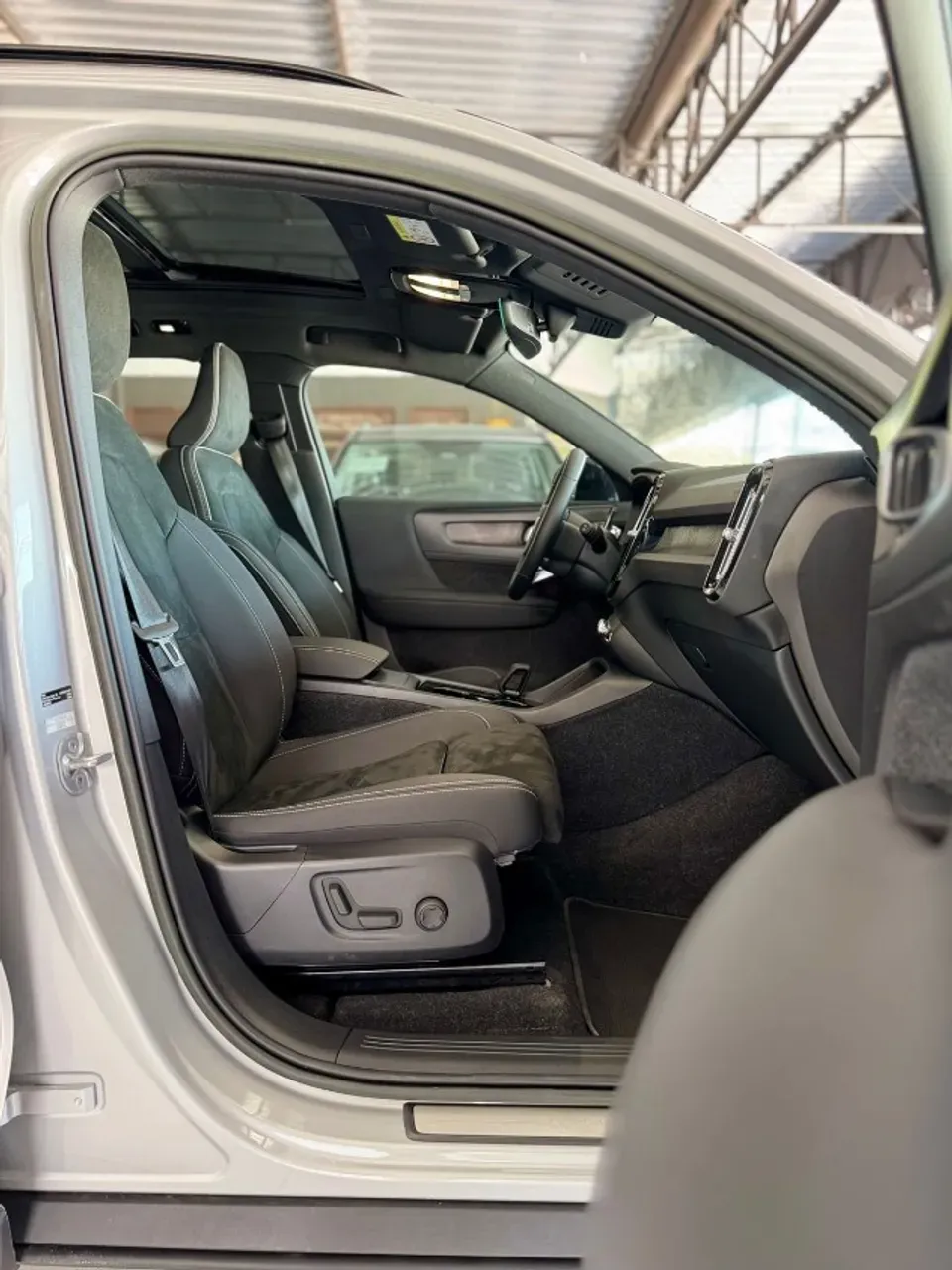 Volvo XC40 Recharge - Imagem 18