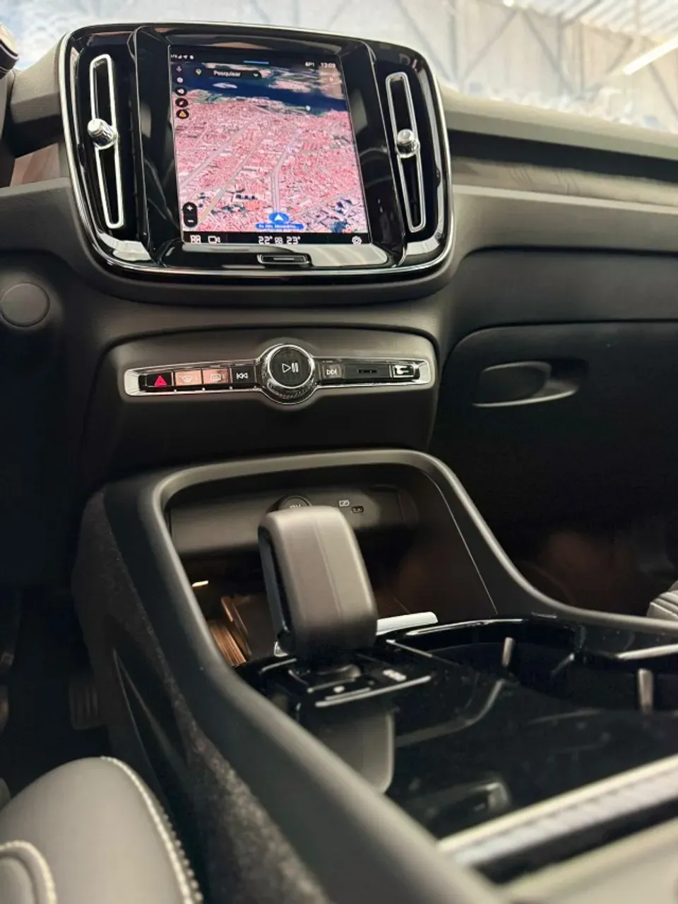 Volvo XC40 Recharge - Imagem 17
