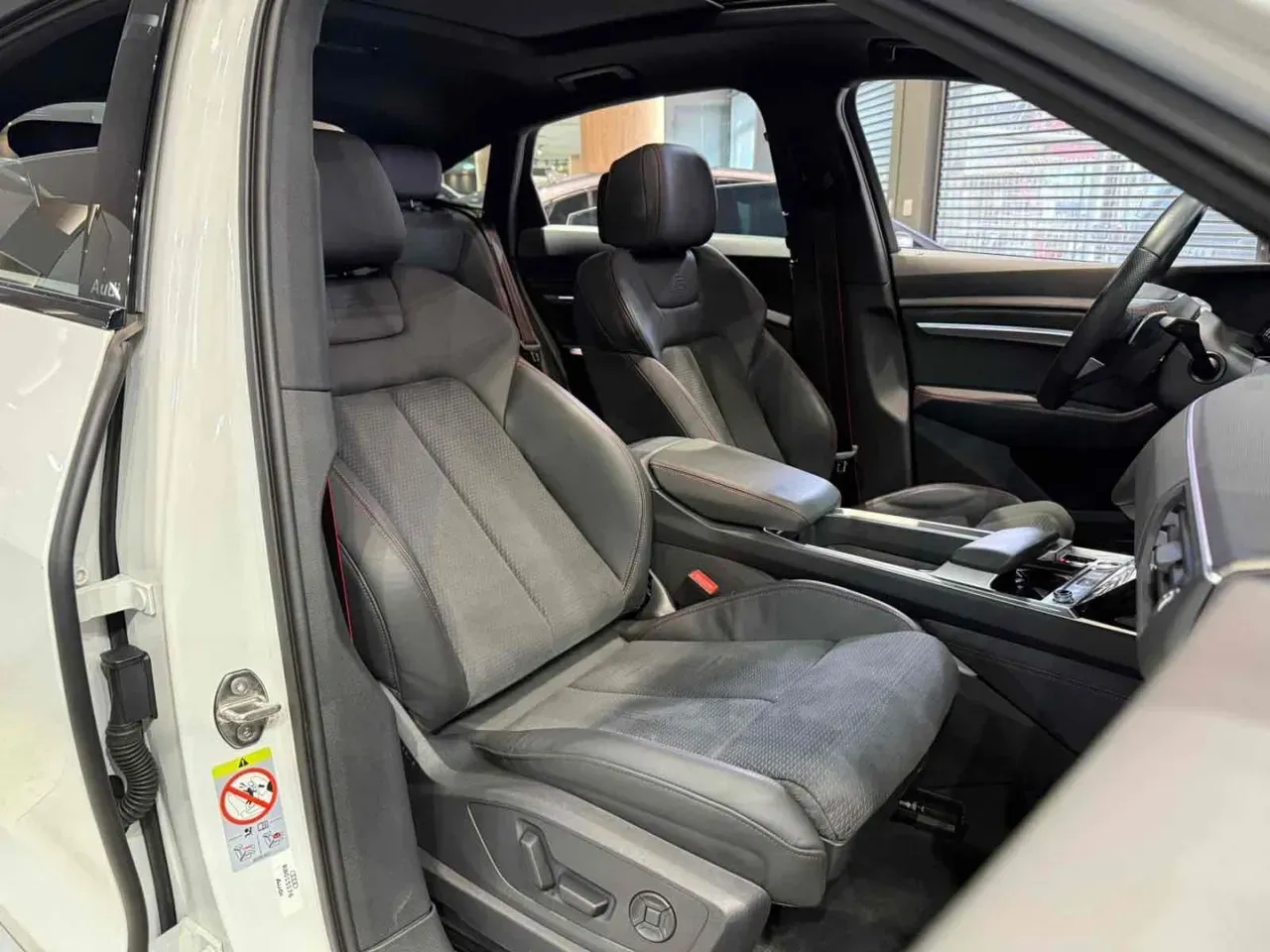 Audi Q8 Sportback E-tron - Imagem 12