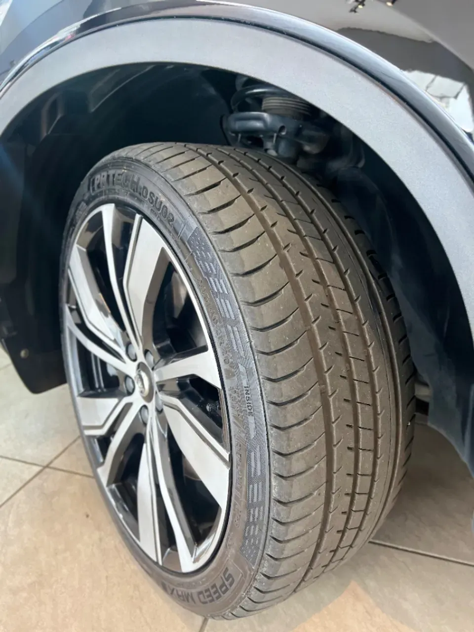 Volvo XC40 Recharge - Imagem 8