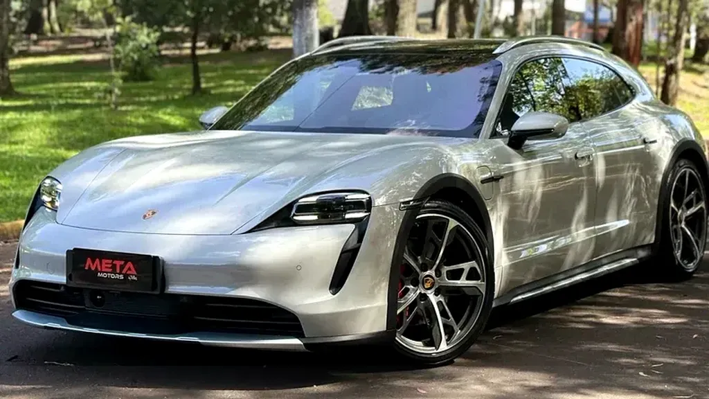 Foto de um porsche taycan