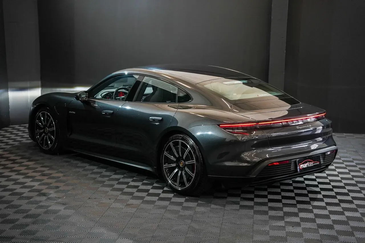 Porsche Taycan - Imagem 7