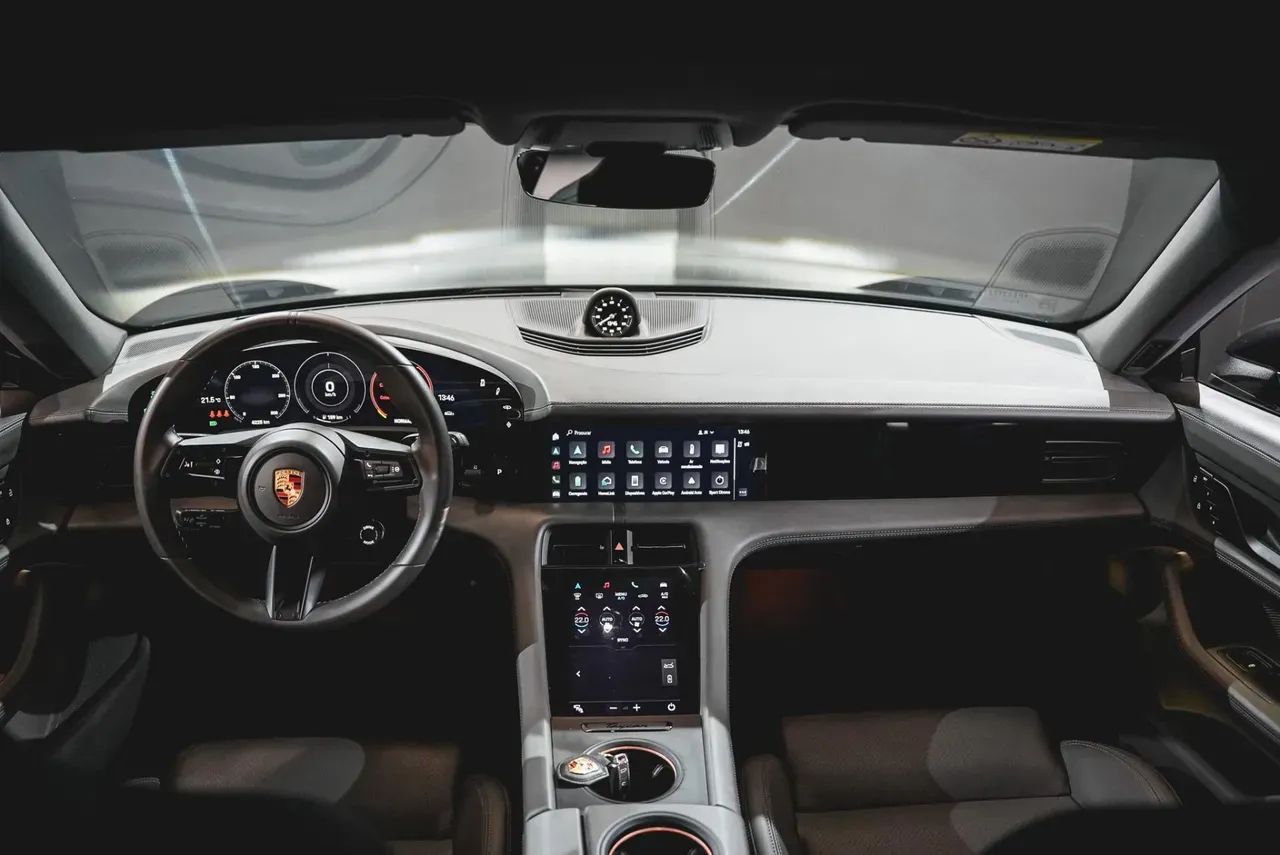 Porsche Taycan - Imagem 11