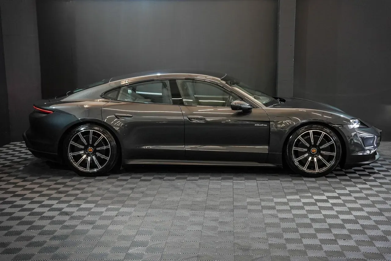 Porsche Taycan - Imagem 8