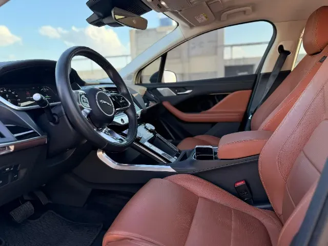 Jaguar I-pace - Imagem 8