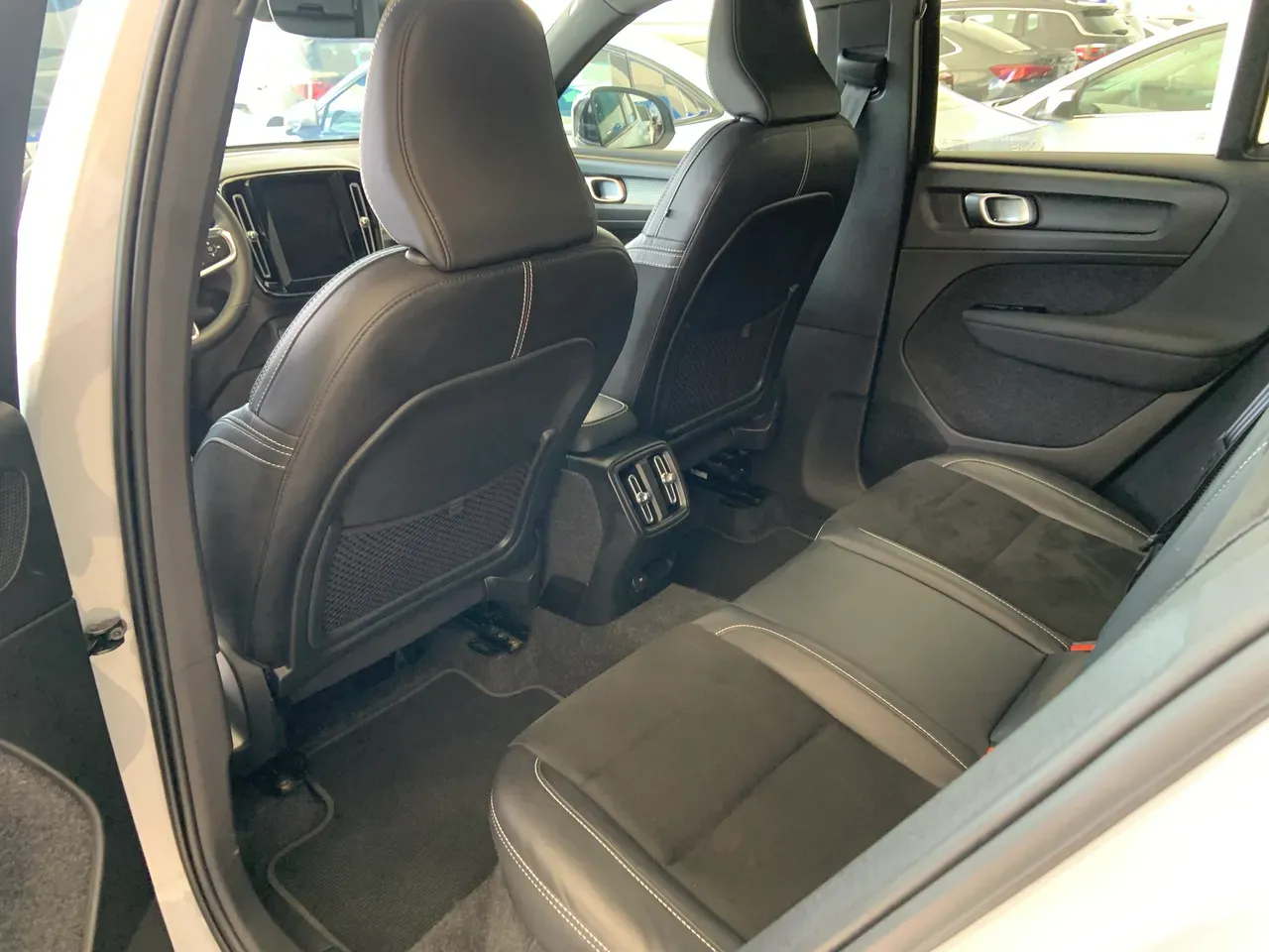 Volvo XC40 Recharge - Imagem 7