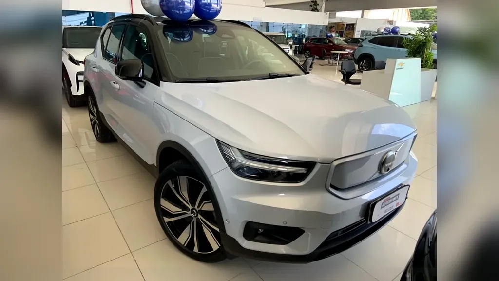 Foto de um volvo xc40 recharge