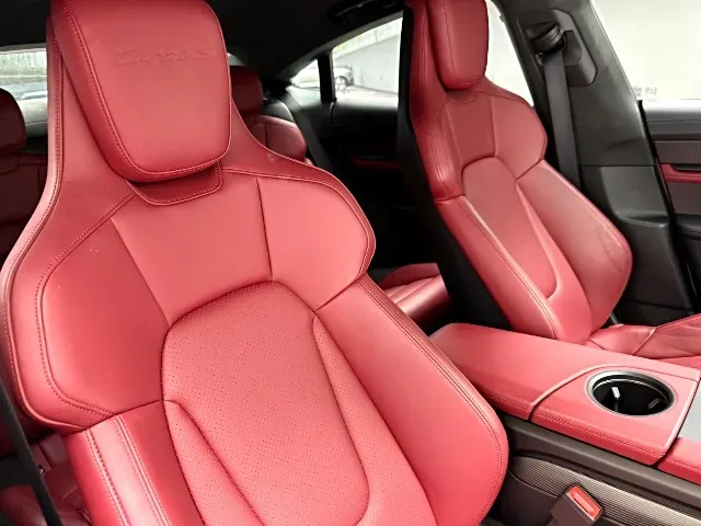 Porsche Taycan - Imagem 12