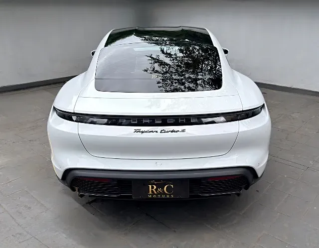 Porsche Taycan - Imagem 8