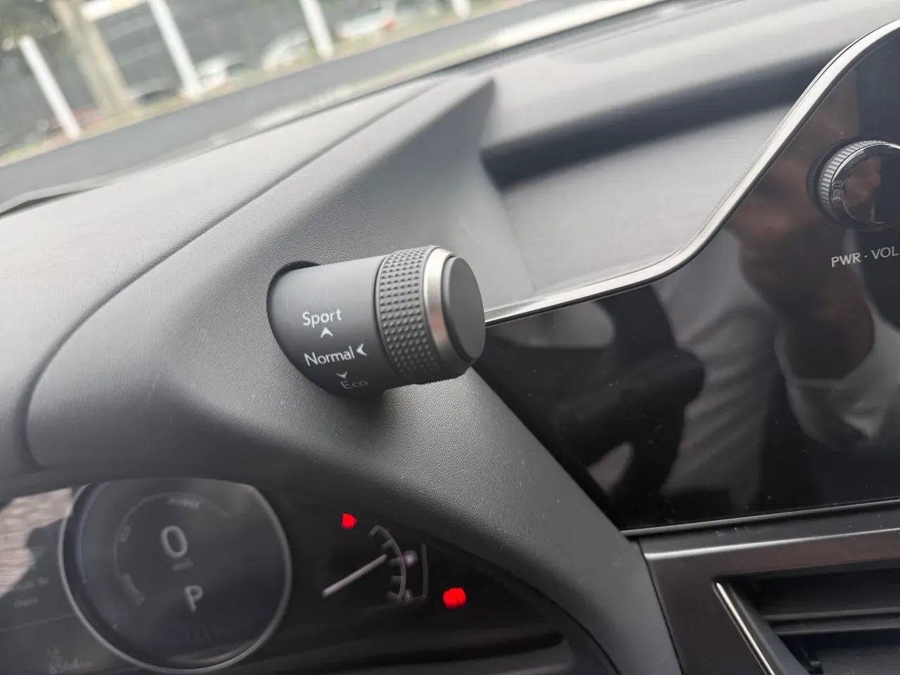 Lexus Ux 300e - Imagem 19