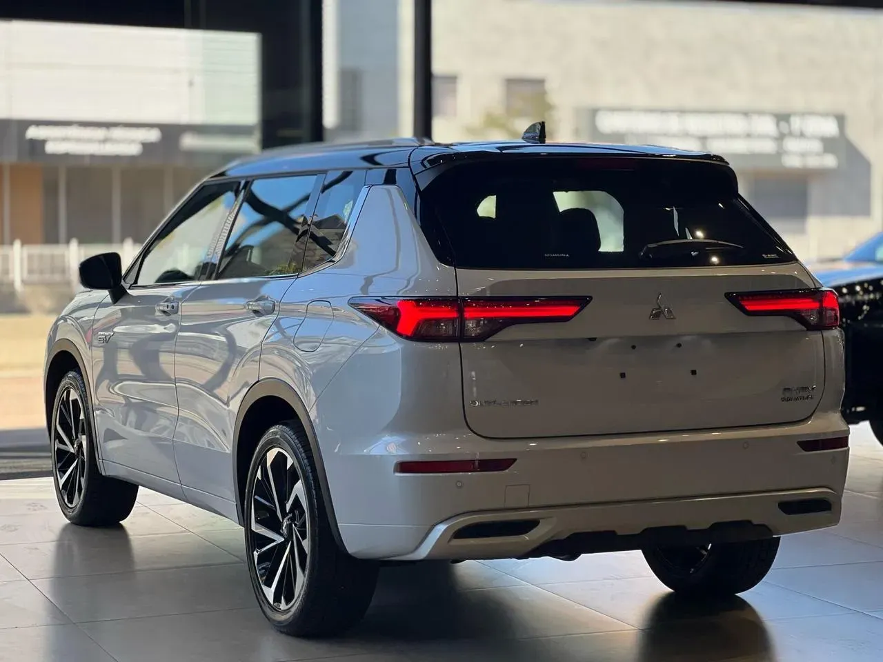 Mitsubishi Outlander Plug-in Hybrid - Imagem 5