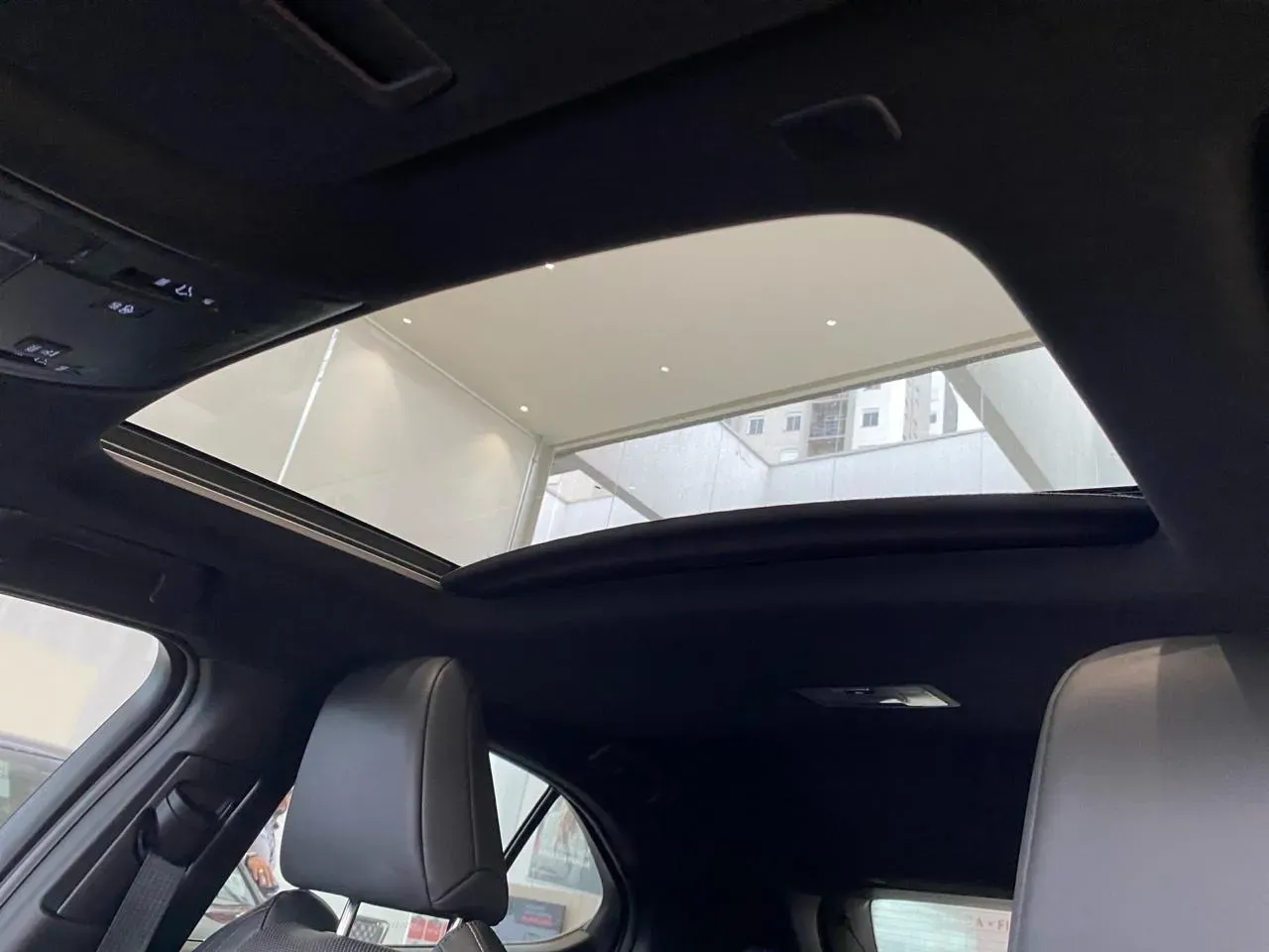 Lexus Ux 300e - Imagem 13