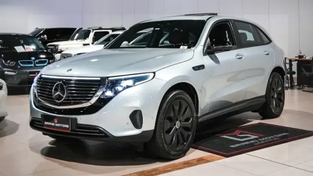 Foto de um mercedes eqc 400