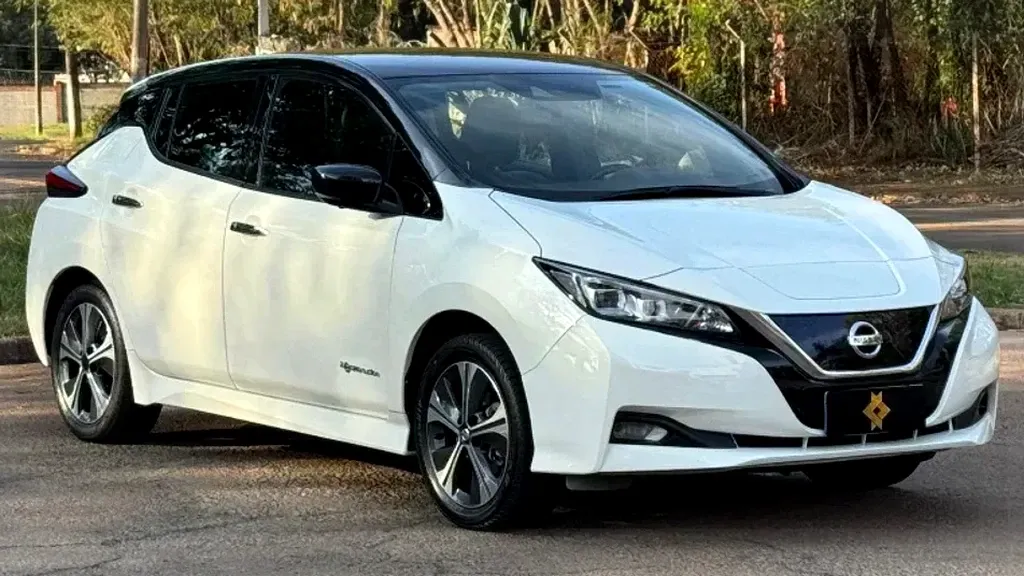 Foto de um nissan leaf