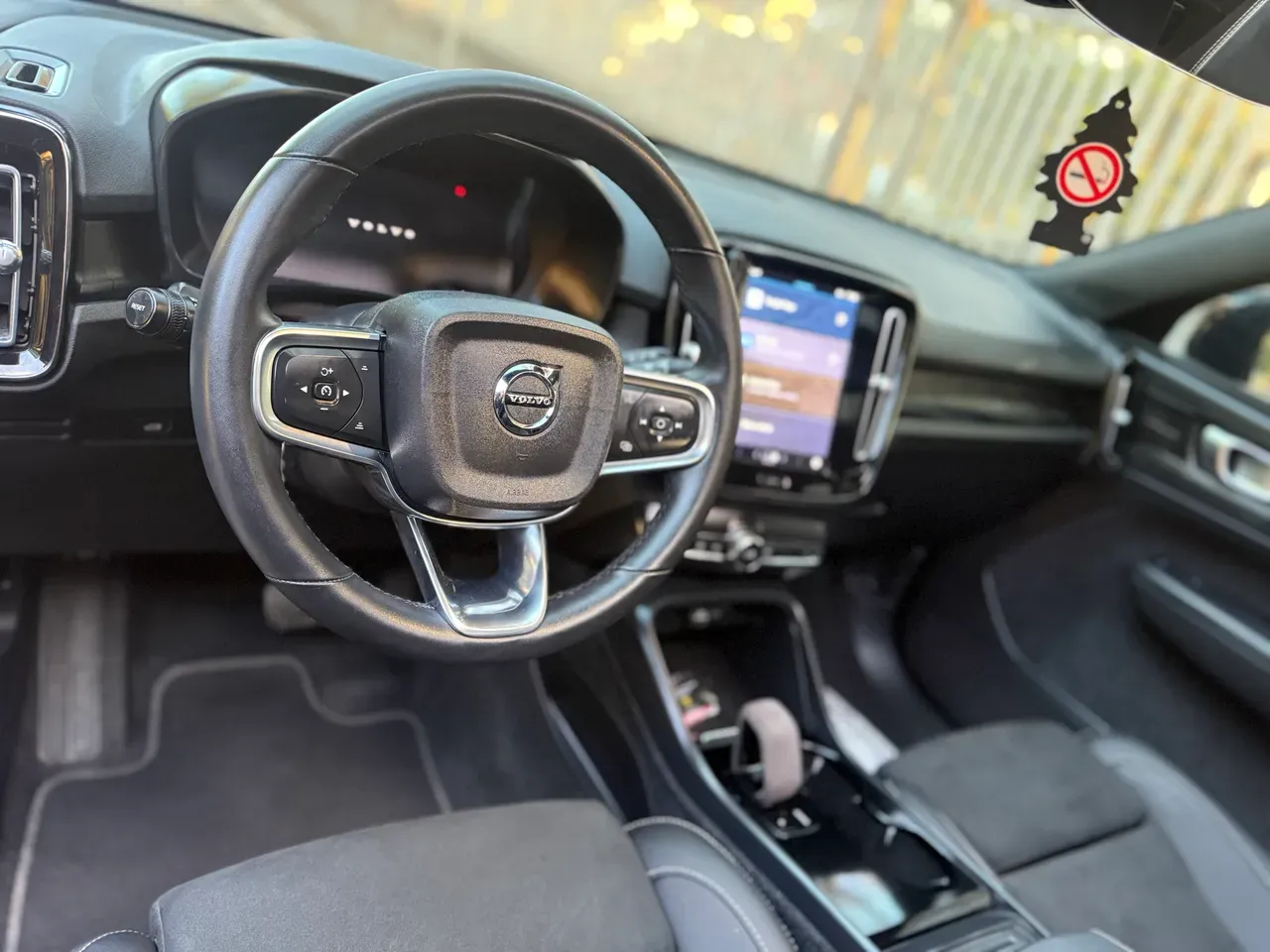 Volvo XC40 Recharge - Imagem 12