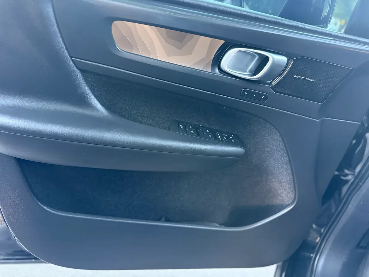 Volvo XC40 Recharge - Imagem 13