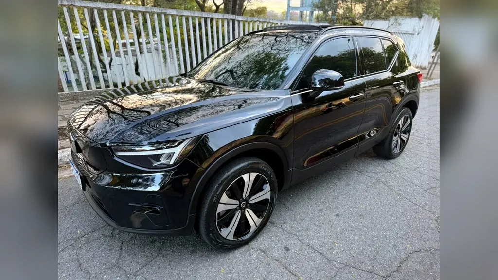 Foto de um volvo xc40 recharge