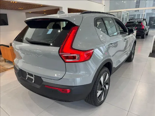 Volvo EX40 - Imagem 4