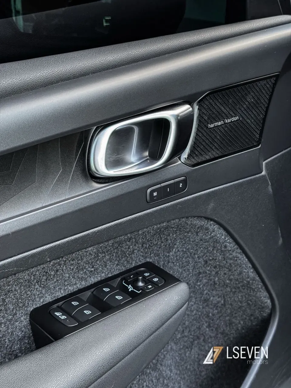 Volvo C40 Recharge - Imagem 12