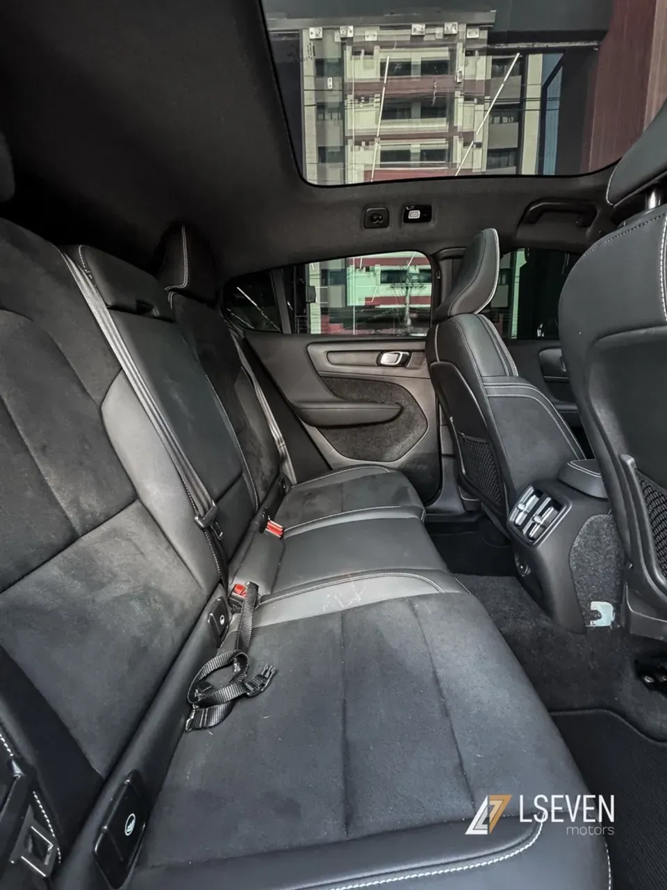 Volvo C40 Recharge - Imagem 13