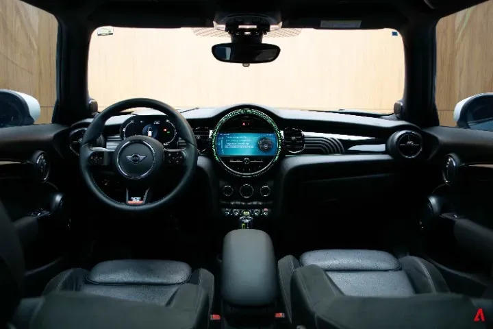 Mini Cooper SE - Imagem 17
