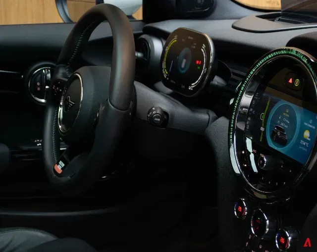 Mini Cooper SE - Imagem 19