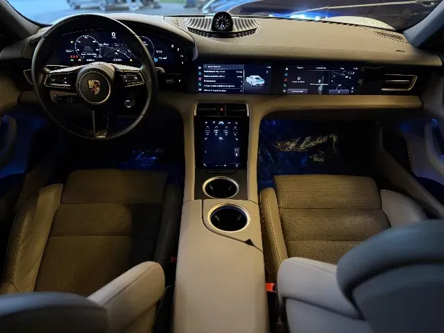 Porsche Taycan - Imagem 12