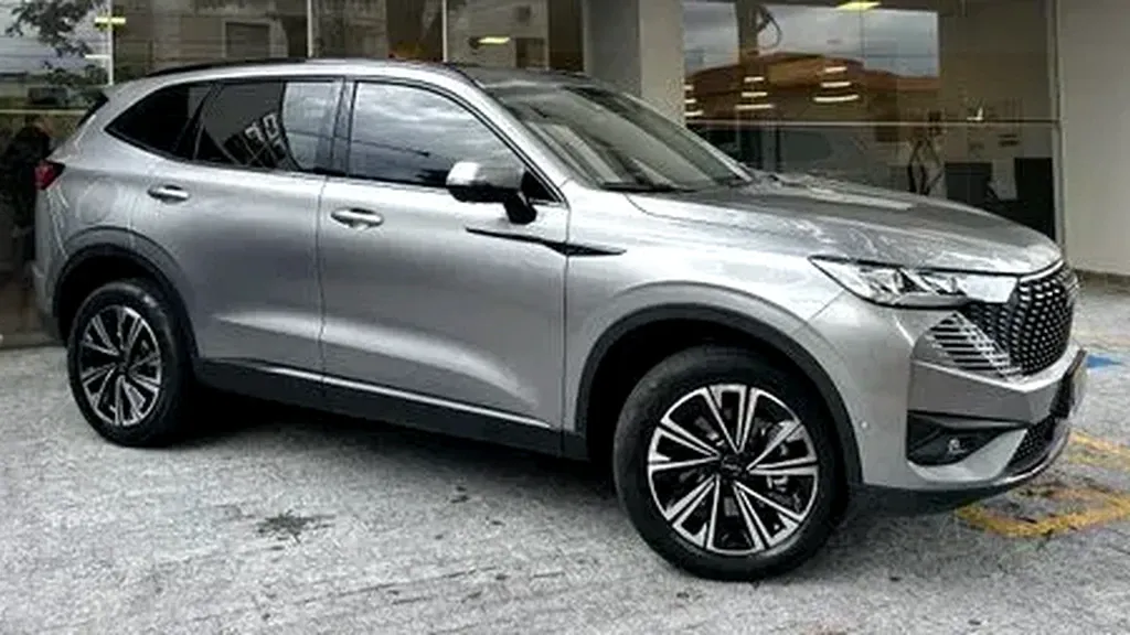 Foto de um gwm haval h6 plug-in hybrid