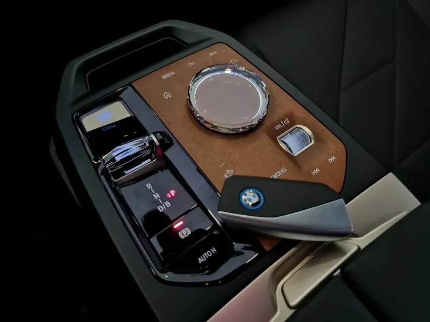 BMW Ix - Imagem 8