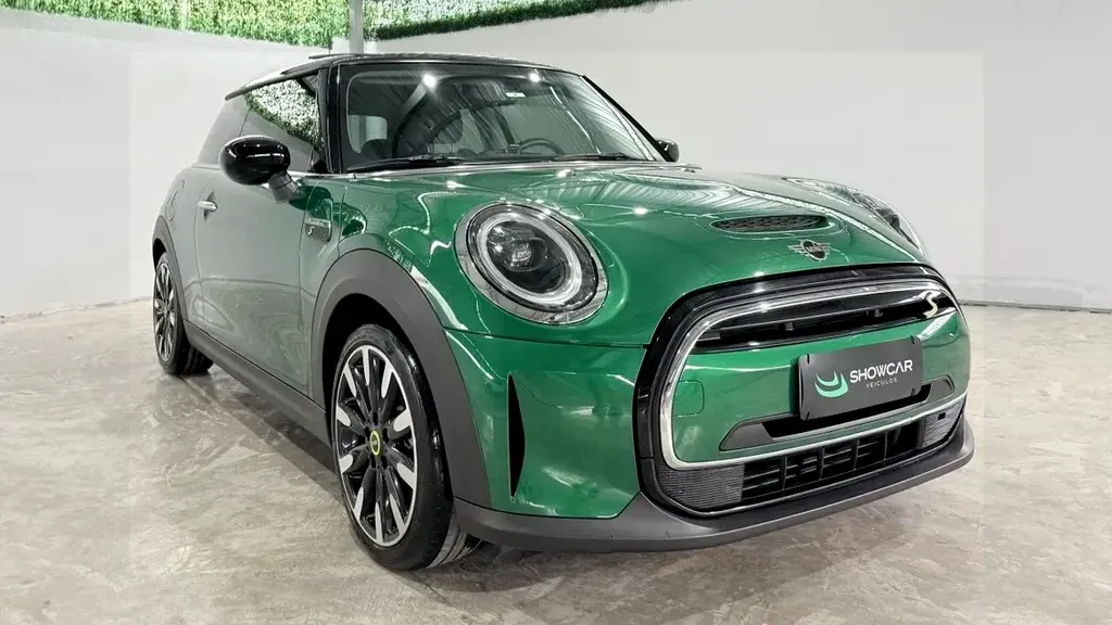 Foto de um mini cooper se