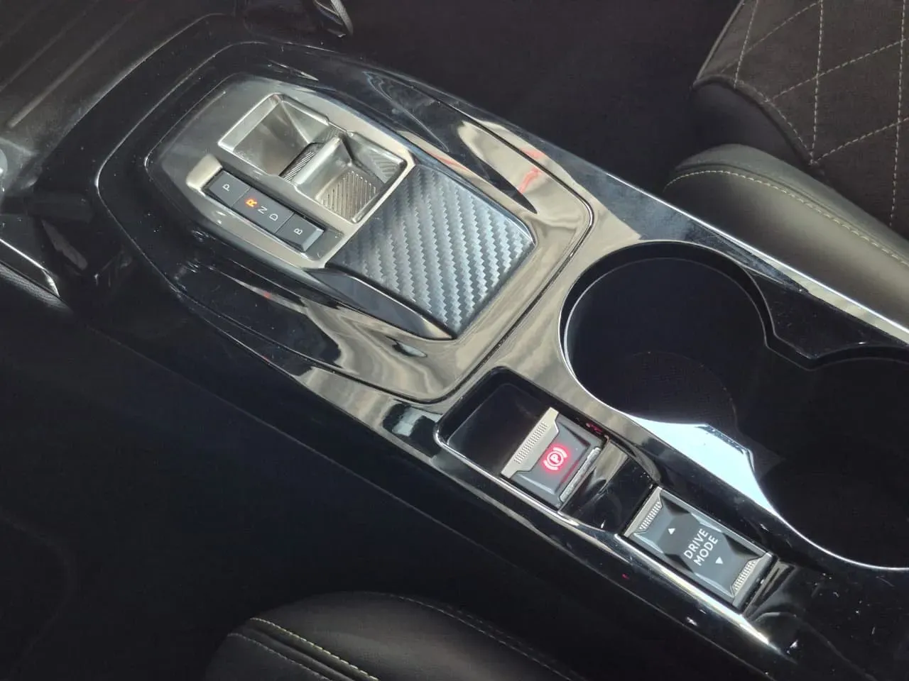 Peugeot E-2008 - Imagem 14