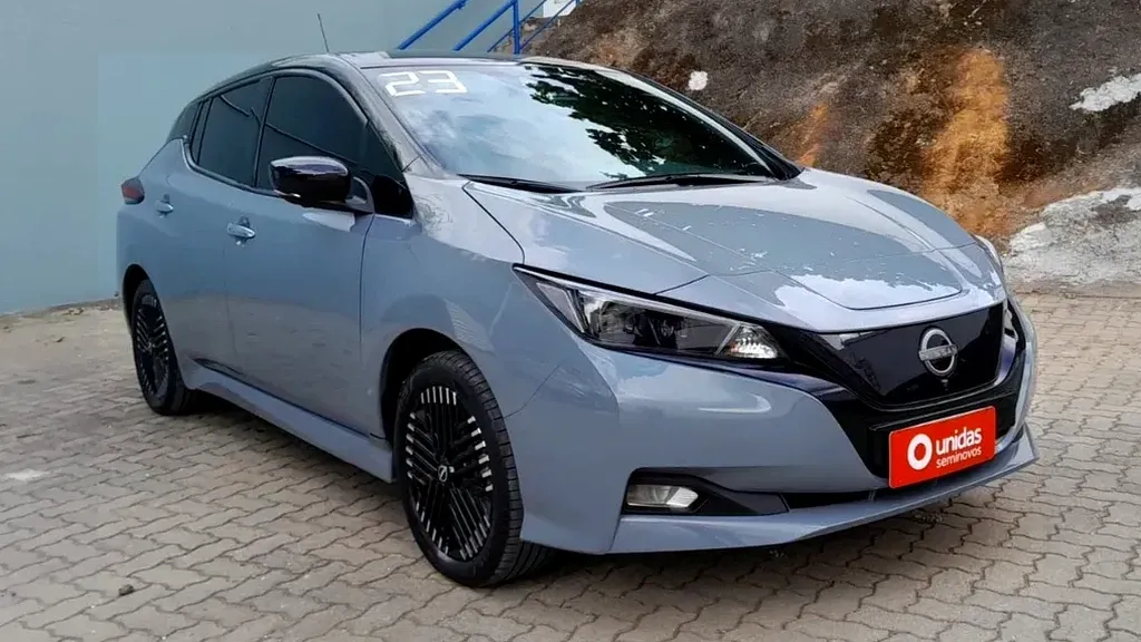 Foto de um nissan leaf