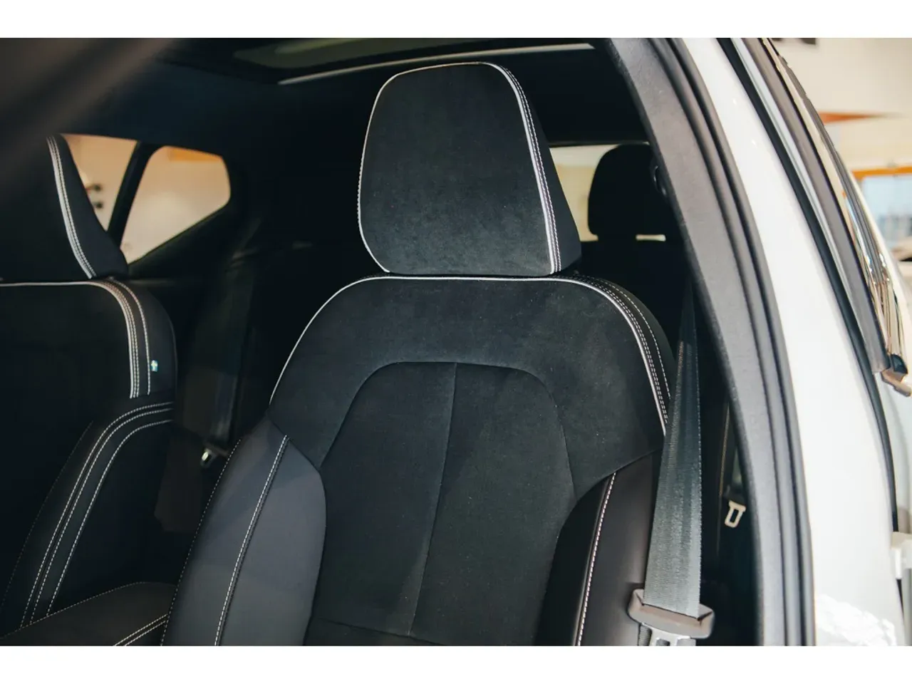 Volvo XC40 Recharge - Imagem 13