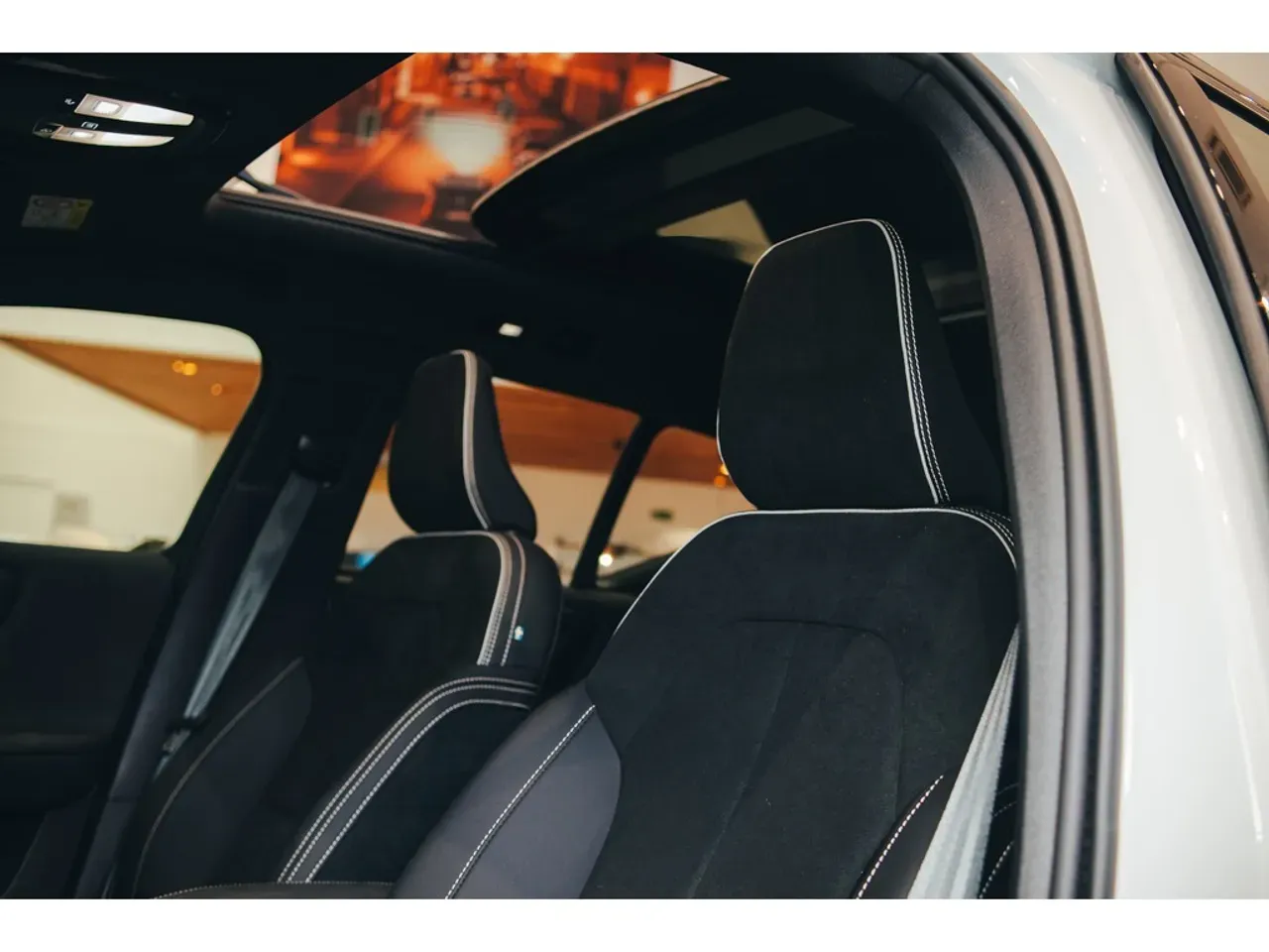 Volvo XC40 Recharge - Imagem 12