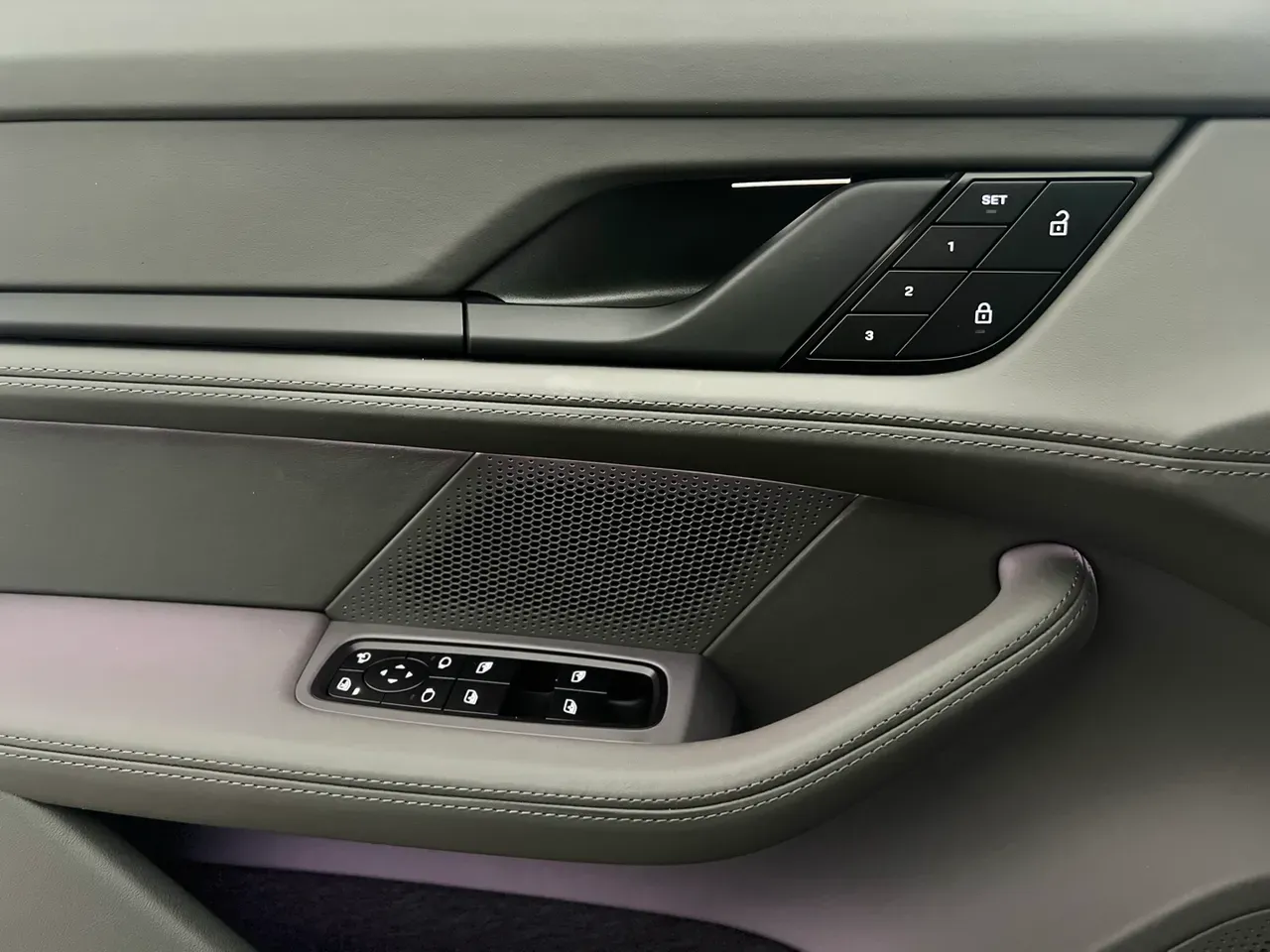 Porsche Taycan - Imagem 19