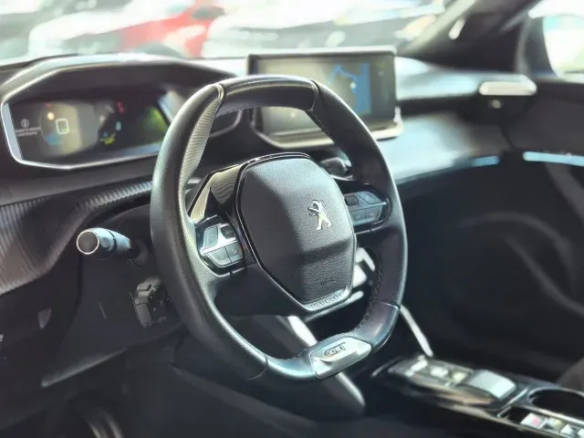 Peugeot E-2008 - Imagem 12