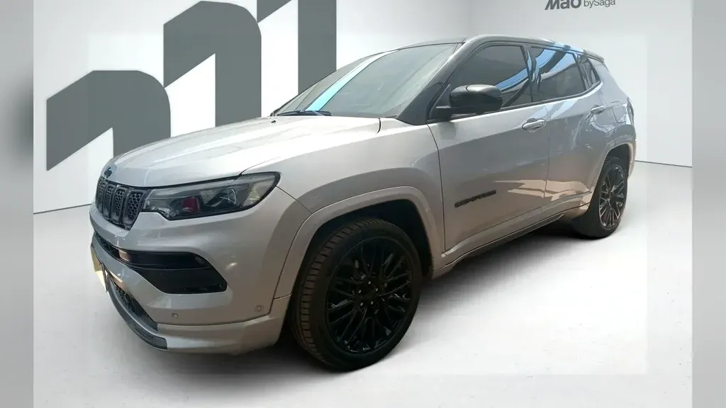 Foto de um jeep compass 4xe plug-in hybrid