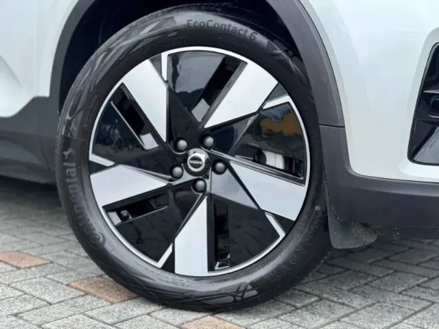 Volvo EX40 - Imagem 19