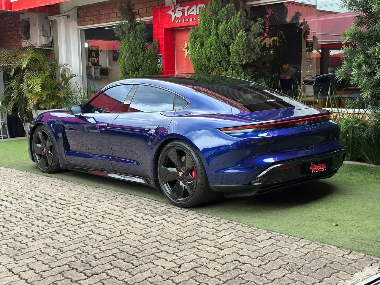 Porsche Taycan - Imagem 17