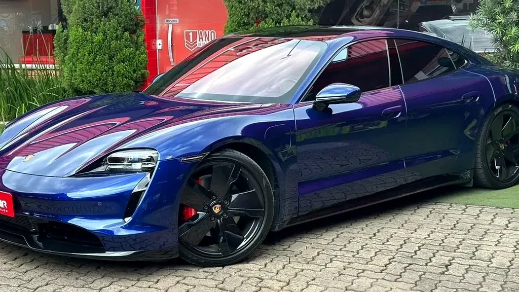 Foto de um porsche taycan