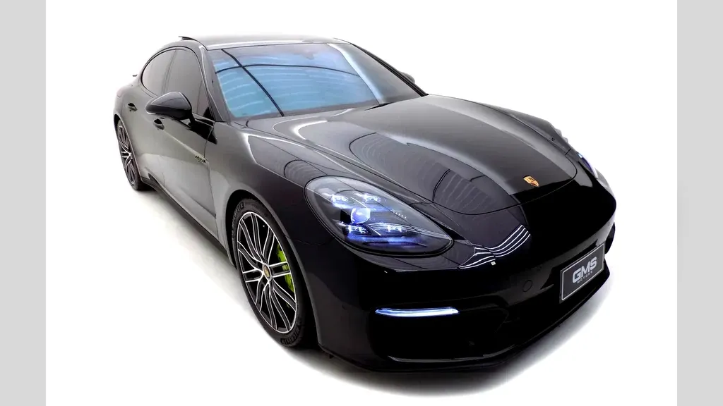 Foto de um porsche panamera 4 e-hybrid