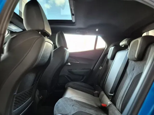 Peugeot E-2008 - Imagem 10